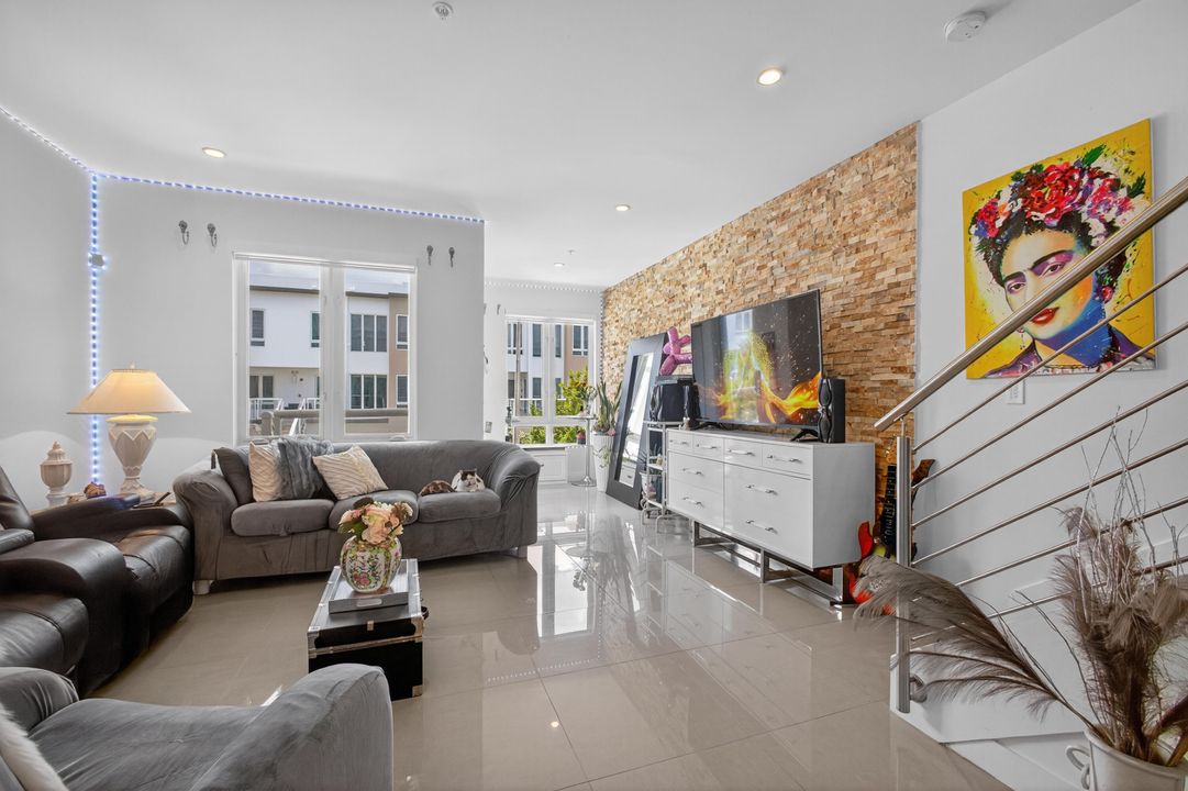 For Rent: $3,600 (3 beds, 3 baths, 1821 Square Feet)