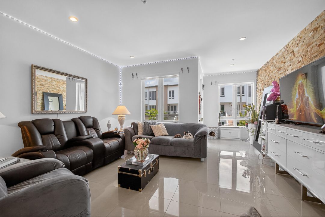 For Rent: $3,600 (3 beds, 3 baths, 1821 Square Feet)