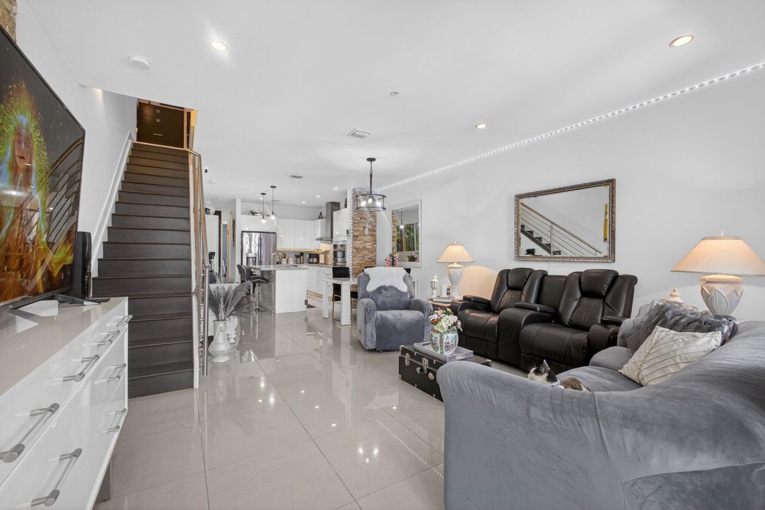 For Rent: $3,600 (3 beds, 3 baths, 1821 Square Feet)