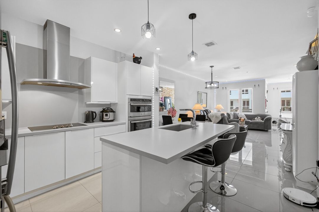 For Rent: $3,600 (3 beds, 3 baths, 1821 Square Feet)