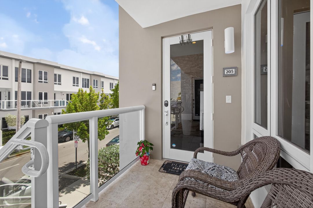 For Rent: $3,600 (3 beds, 3 baths, 1821 Square Feet)