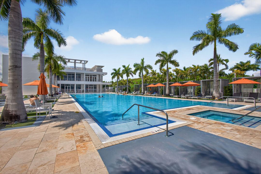 For Rent: $3,600 (3 beds, 3 baths, 1821 Square Feet)