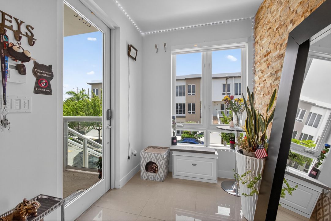 For Rent: $3,600 (3 beds, 3 baths, 1821 Square Feet)