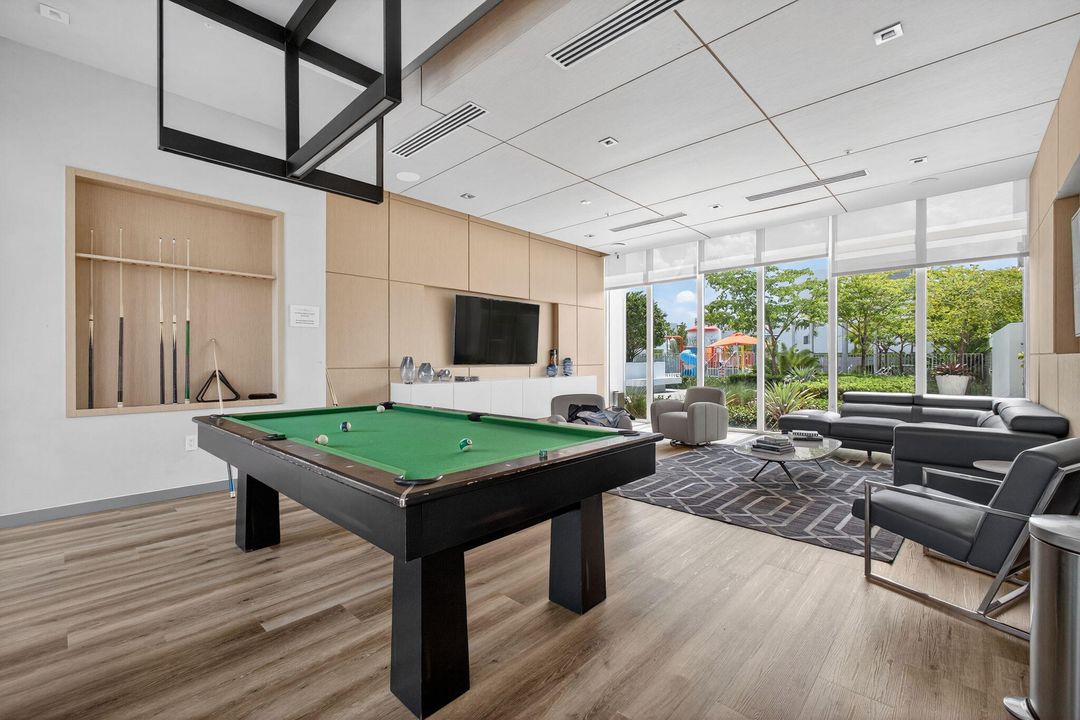 For Rent: $3,600 (3 beds, 3 baths, 1821 Square Feet)