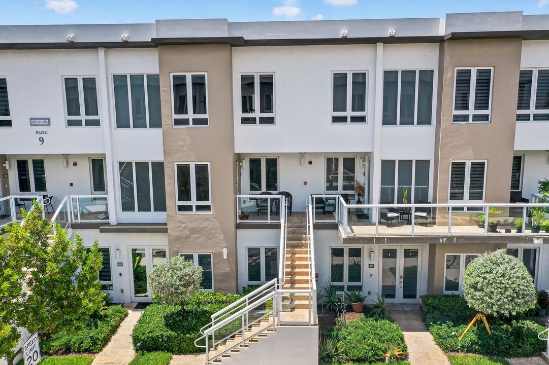 For Rent: $3,600 (3 beds, 3 baths, 1821 Square Feet)