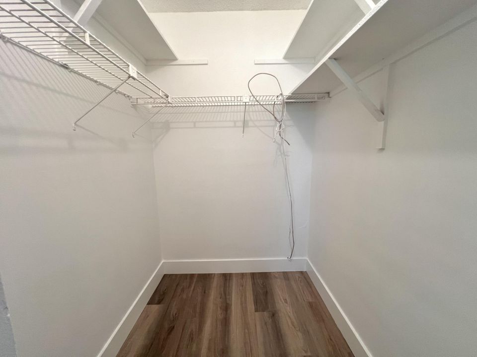 出租: $2,100 (2 贝兹, 2 浴室, 960 平方英尺)