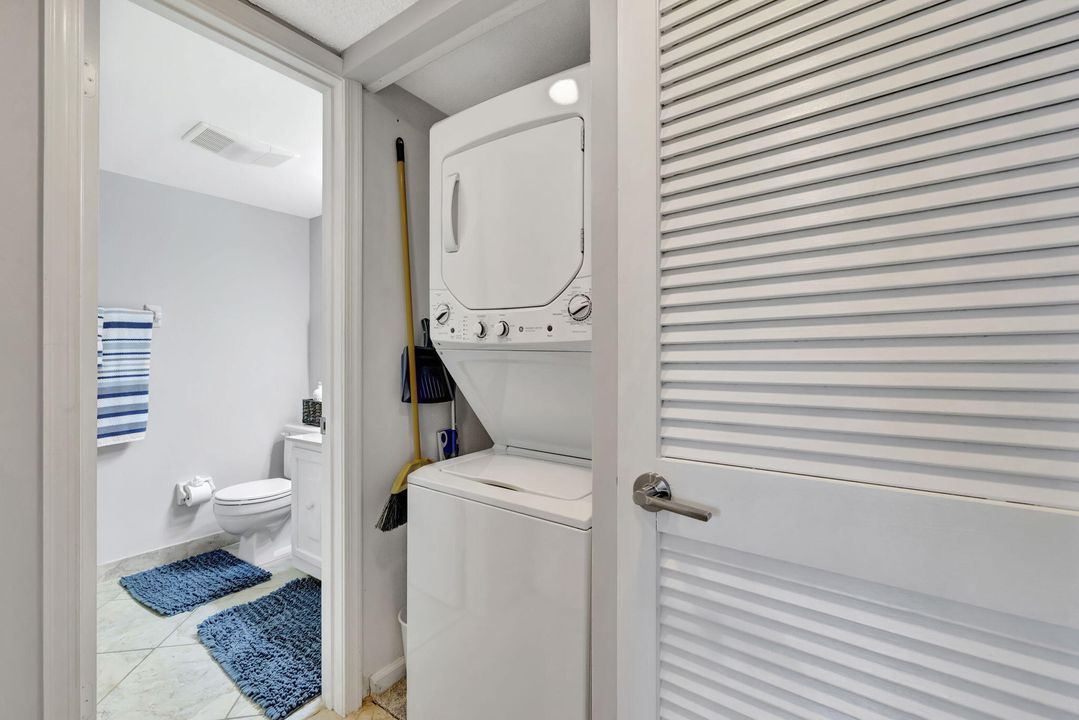 For Sale: $319,000 (2 beds, 2 baths, 1184 Square Feet)