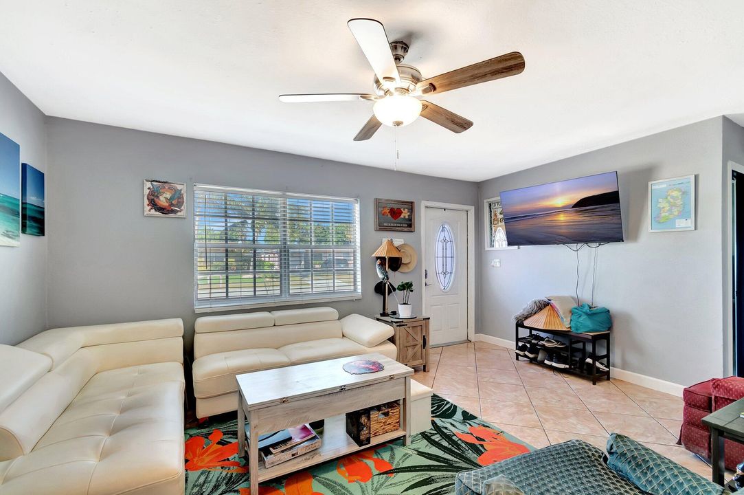 На продажу: $405,000 (3 спален, 2 ванн, 978 Квадратных фут)