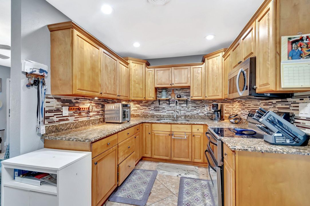 На продажу: $405,000 (3 спален, 2 ванн, 978 Квадратных фут)