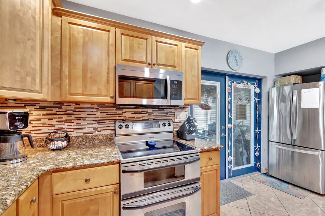 На продажу: $405,000 (3 спален, 2 ванн, 978 Квадратных фут)