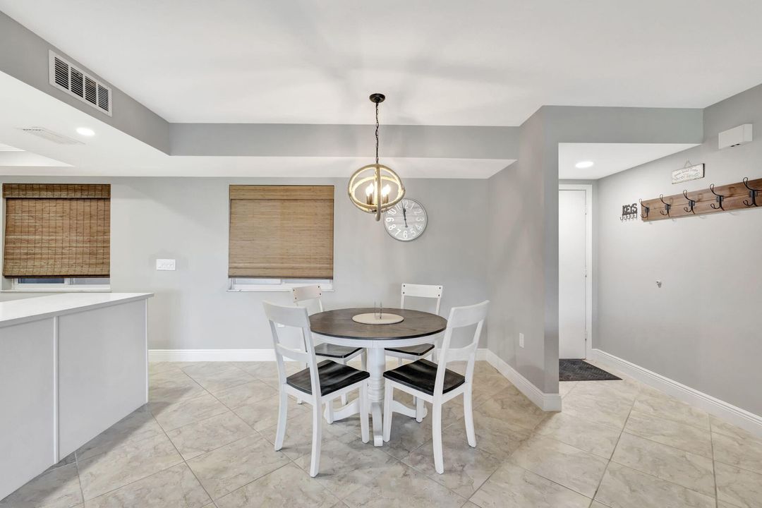 For Sale: $319,000 (2 beds, 2 baths, 1184 Square Feet)