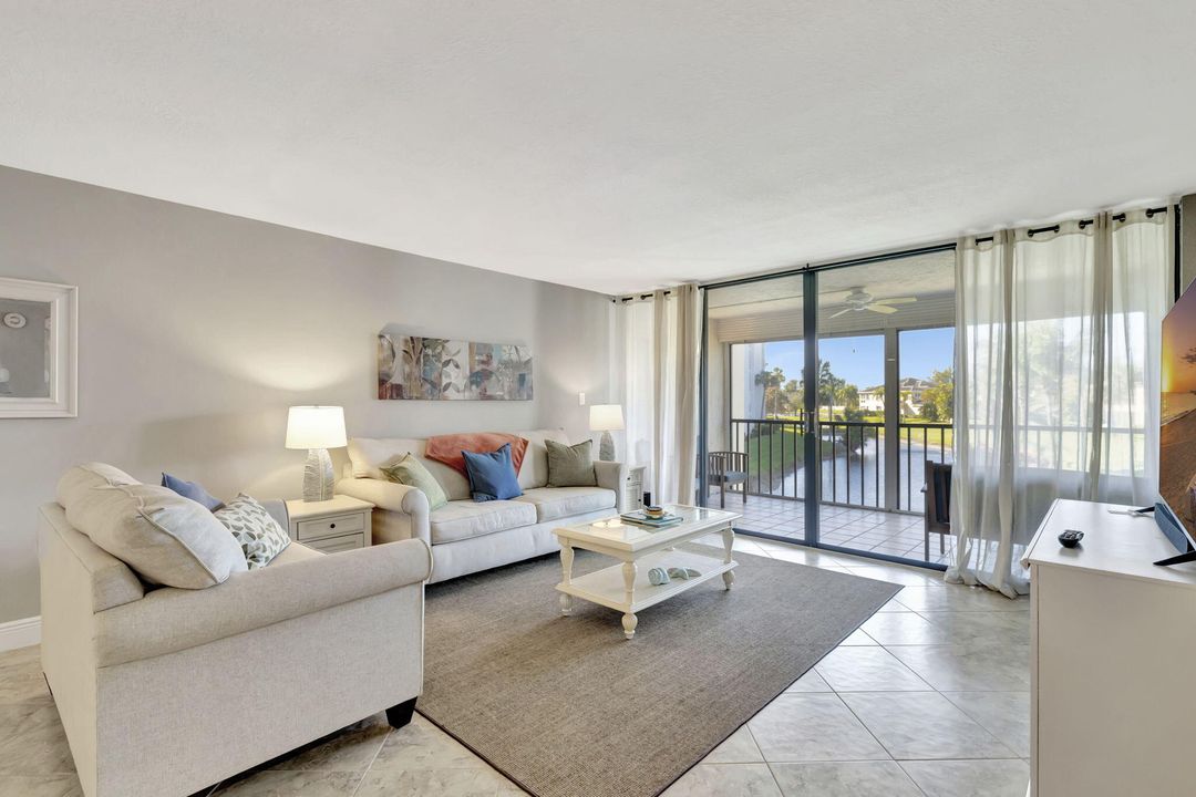 For Sale: $319,000 (2 beds, 2 baths, 1184 Square Feet)