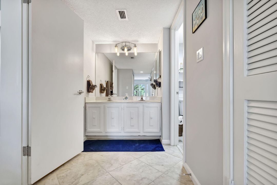 For Sale: $319,000 (2 beds, 2 baths, 1184 Square Feet)