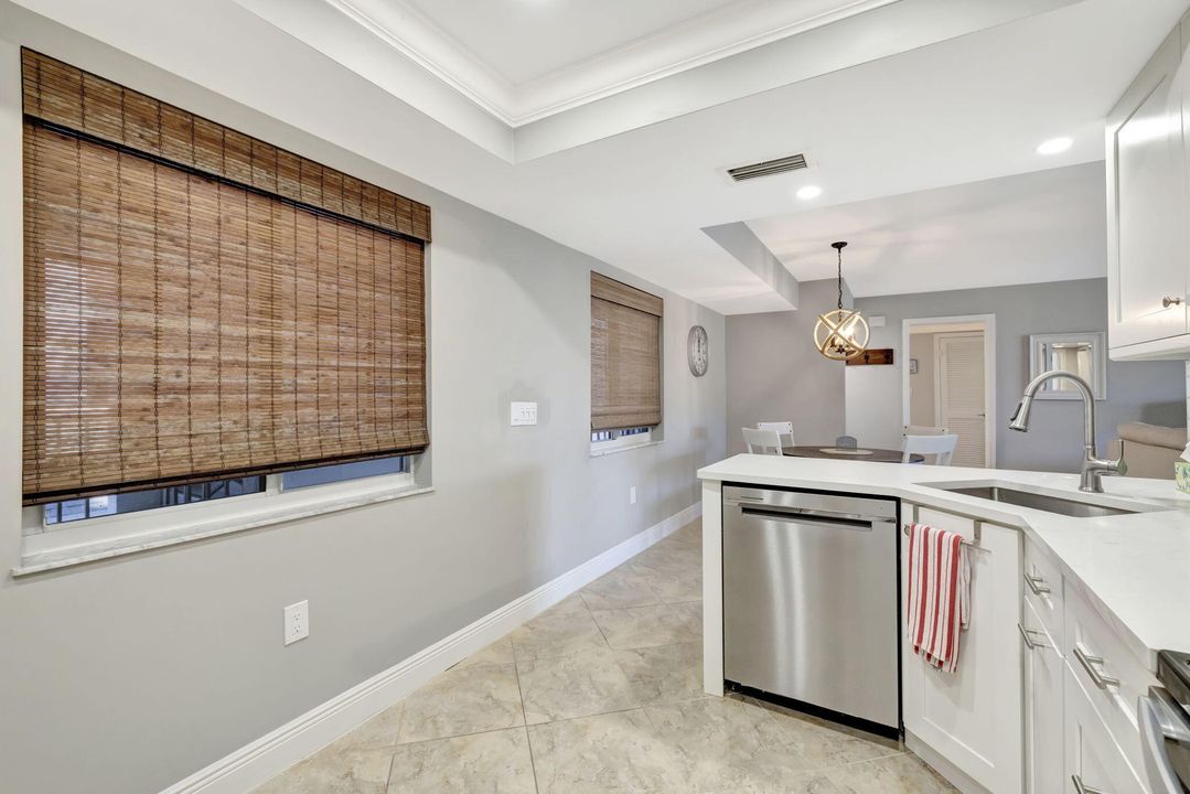 For Sale: $319,000 (2 beds, 2 baths, 1184 Square Feet)