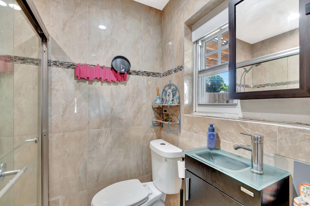 На продажу: $405,000 (3 спален, 2 ванн, 978 Квадратных фут)