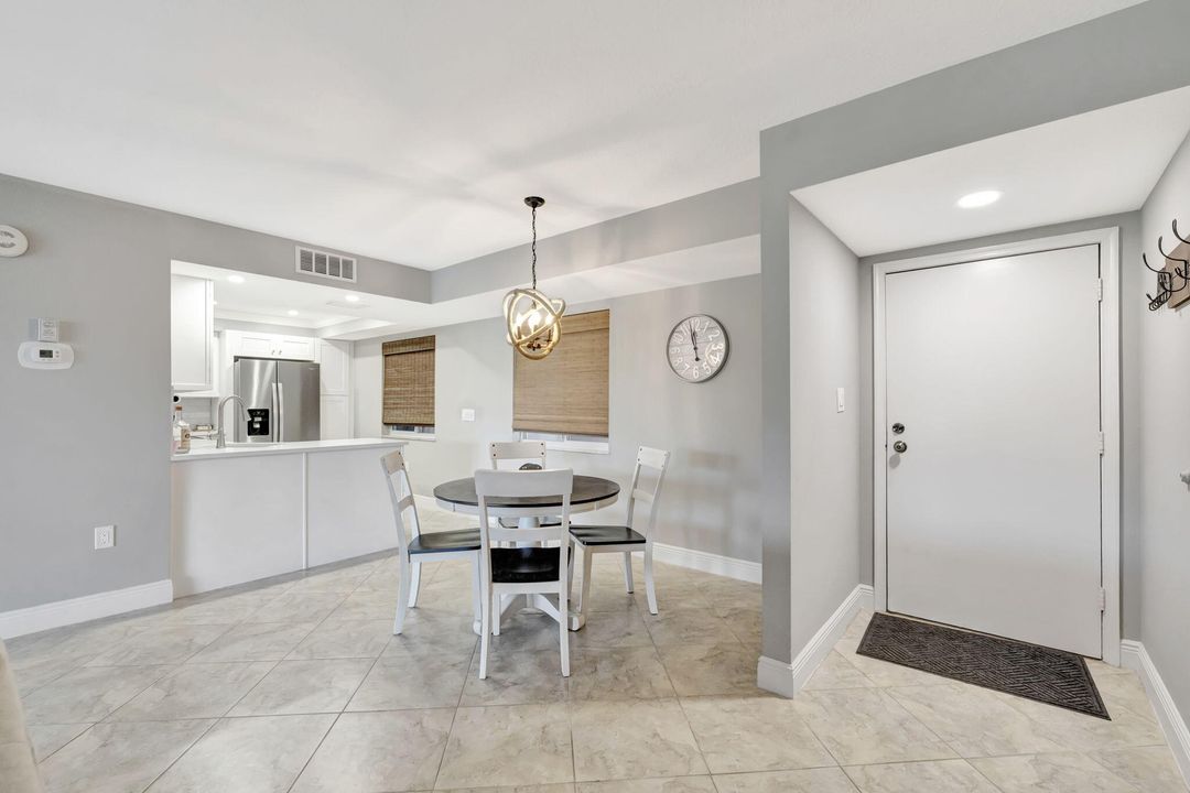 For Sale: $319,000 (2 beds, 2 baths, 1184 Square Feet)