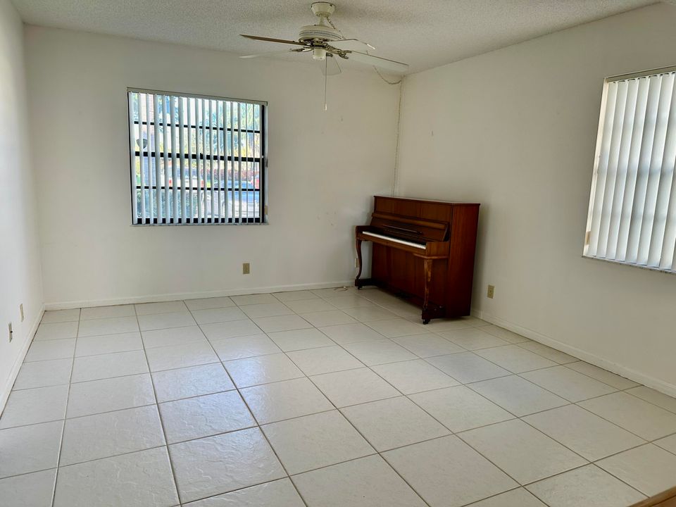 For Sale: $220,000 (3 beds, 2 baths, 1335 Square Feet)