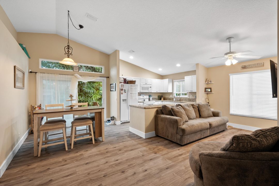 На продажу: $419,000 (3 спален, 2 ванн, 1250 Квадратных фут)