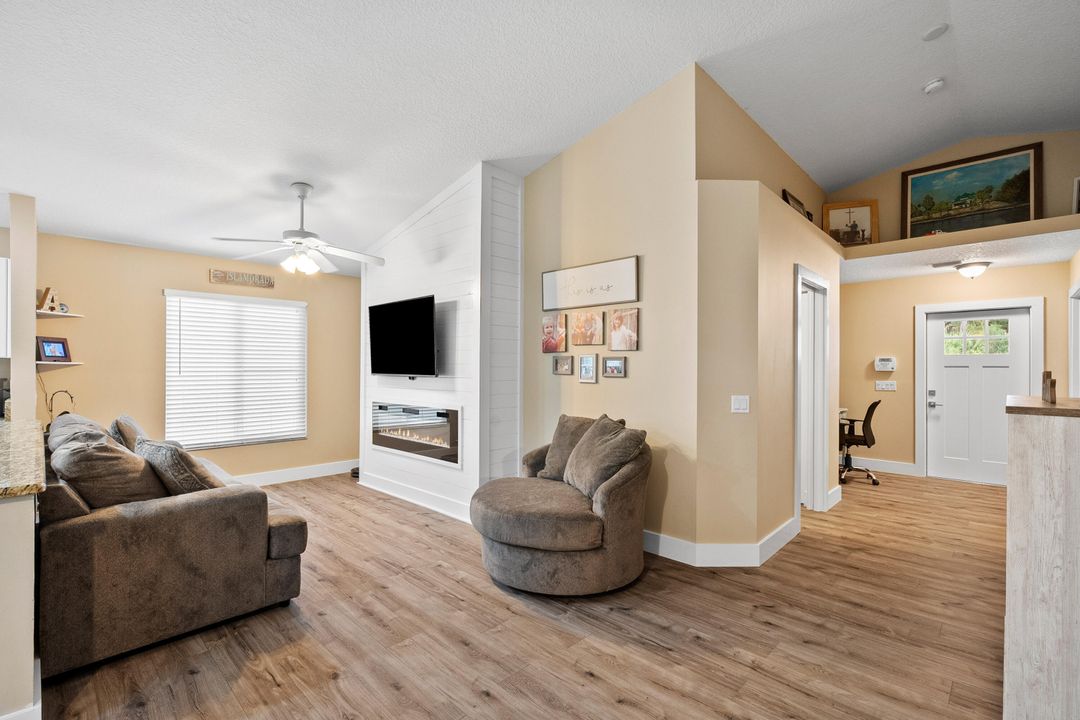 На продажу: $419,000 (3 спален, 2 ванн, 1250 Квадратных фут)