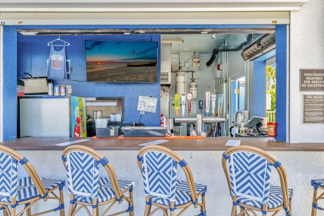 For Sale: $319,000 (2 beds, 2 baths, 1184 Square Feet)