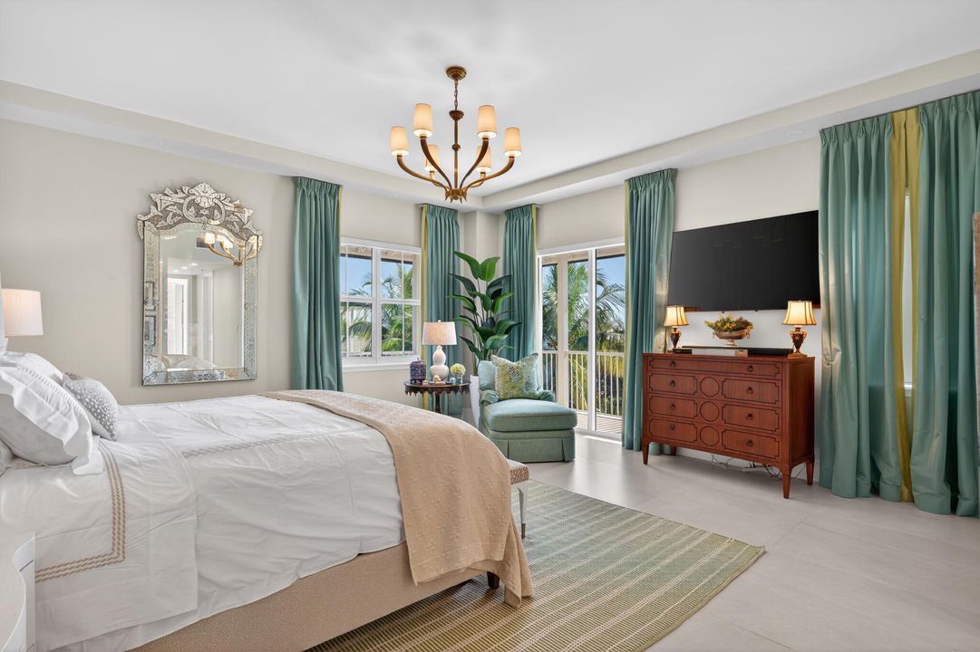 На продажу: $2,950,000 (3 спален, 2 ванн, 3067 Квадратных фут)