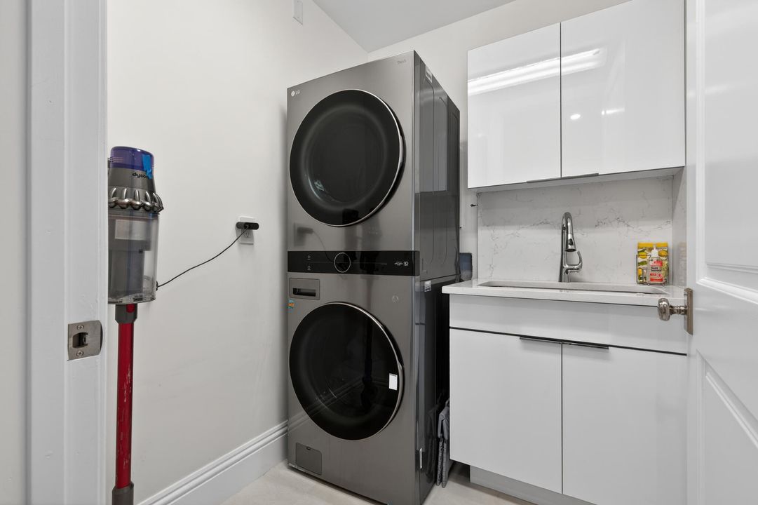 На продажу: $2,950,000 (3 спален, 2 ванн, 3067 Квадратных фут)