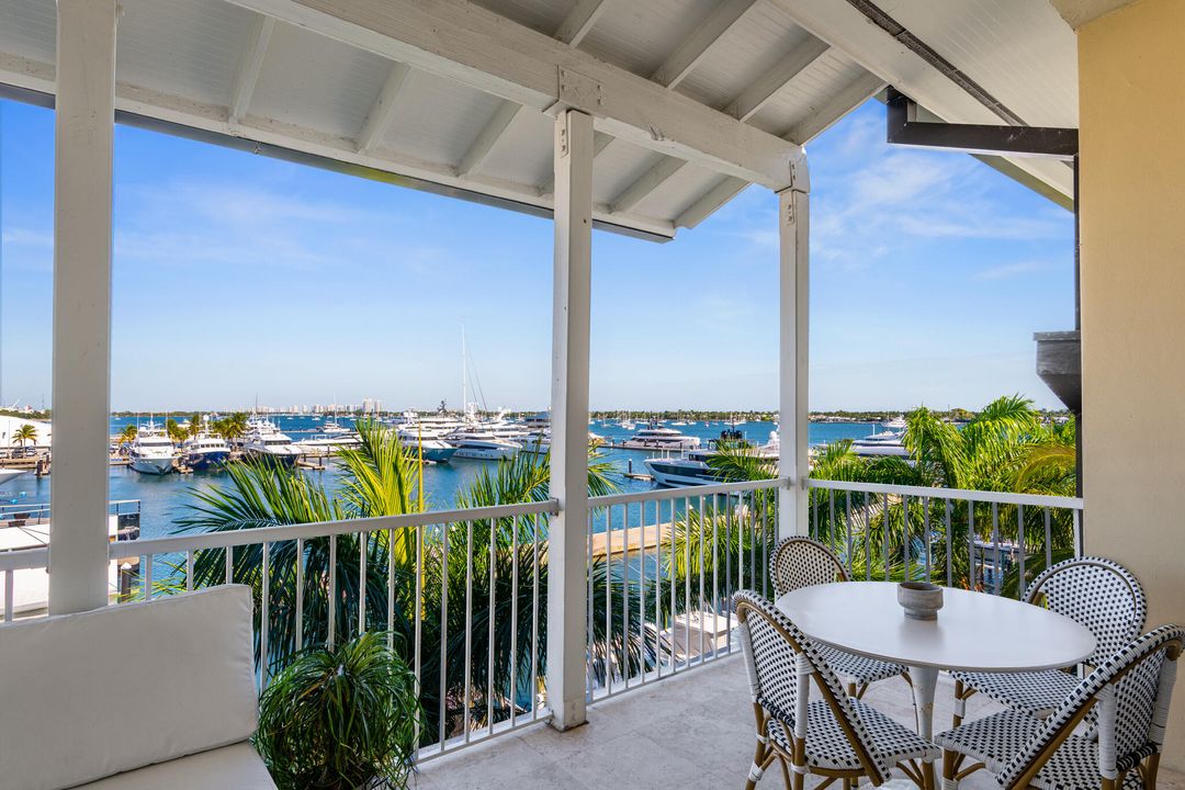 На продажу: $2,950,000 (3 спален, 2 ванн, 3067 Квадратных фут)