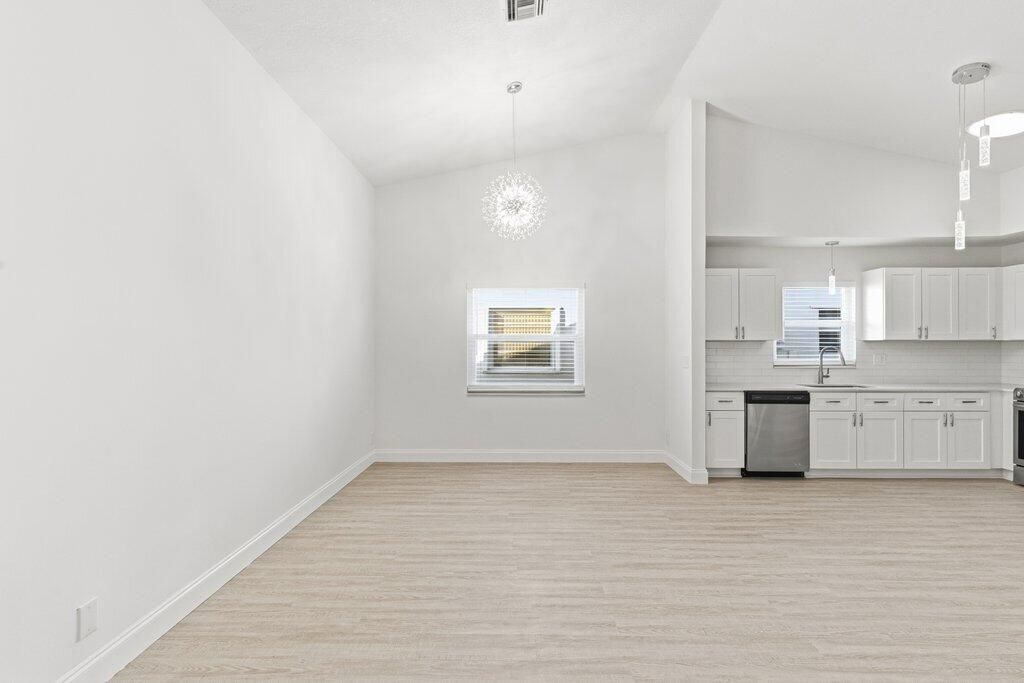 На продажу: $329,900 (3 спален, 2 ванн, 1519 Квадратных фут)