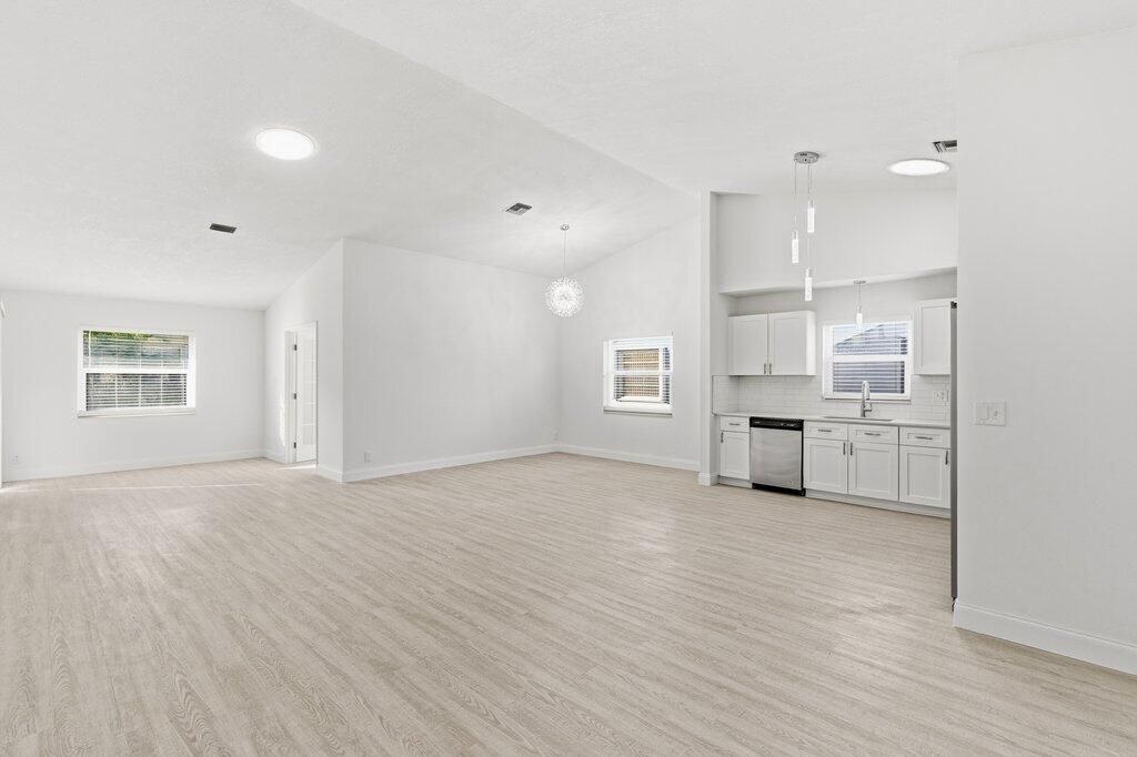 На продажу: $329,900 (3 спален, 2 ванн, 1519 Квадратных фут)