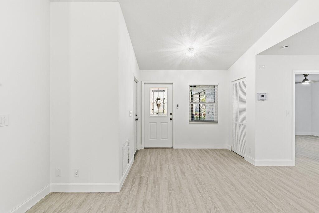 На продажу: $329,900 (3 спален, 2 ванн, 1519 Квадратных фут)