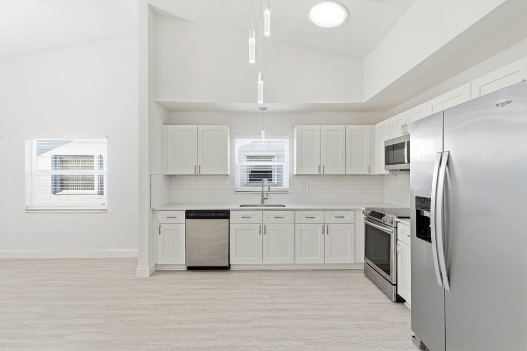 На продажу: $329,900 (3 спален, 2 ванн, 1519 Квадратных фут)