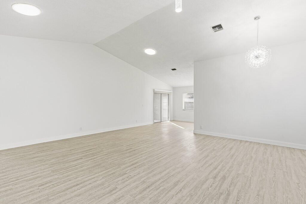 На продажу: $329,900 (3 спален, 2 ванн, 1519 Квадратных фут)