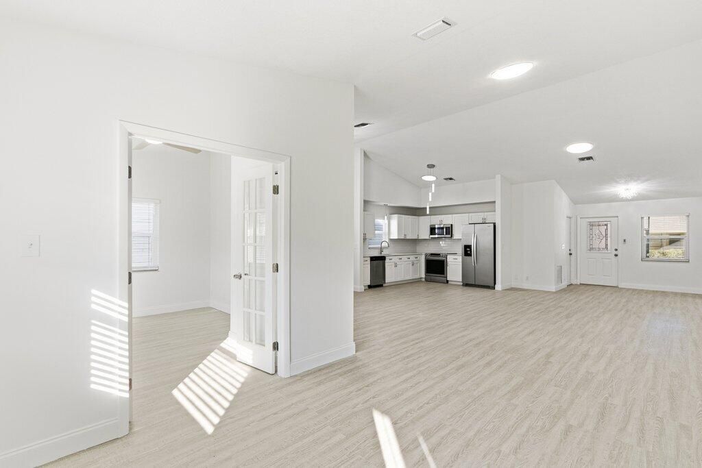 На продажу: $329,900 (3 спален, 2 ванн, 1519 Квадратных фут)