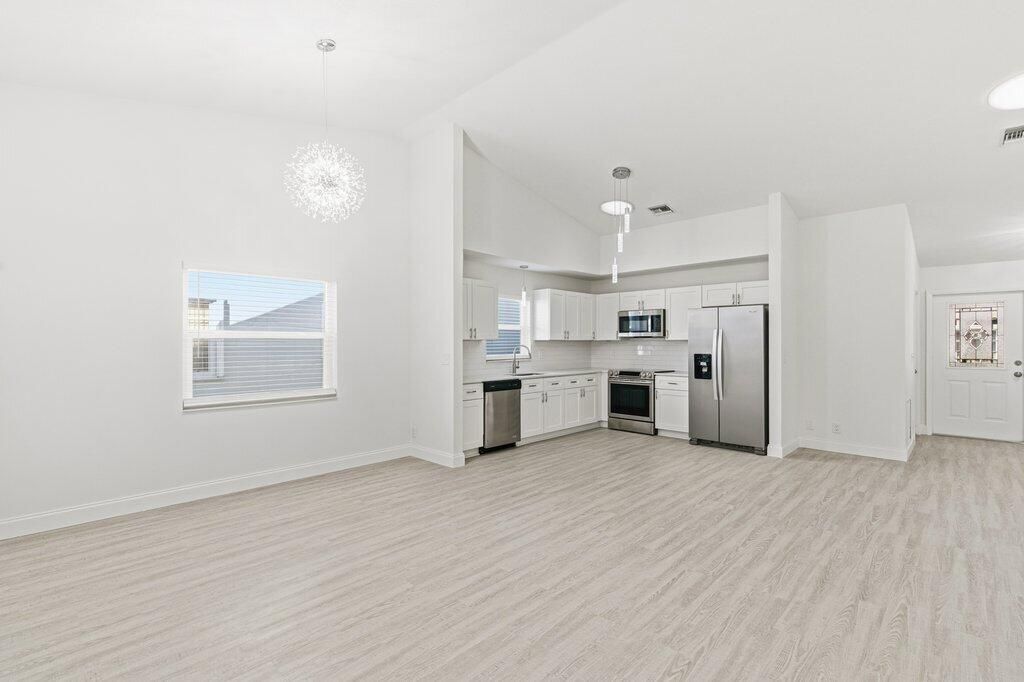 На продажу: $329,900 (3 спален, 2 ванн, 1519 Квадратных фут)