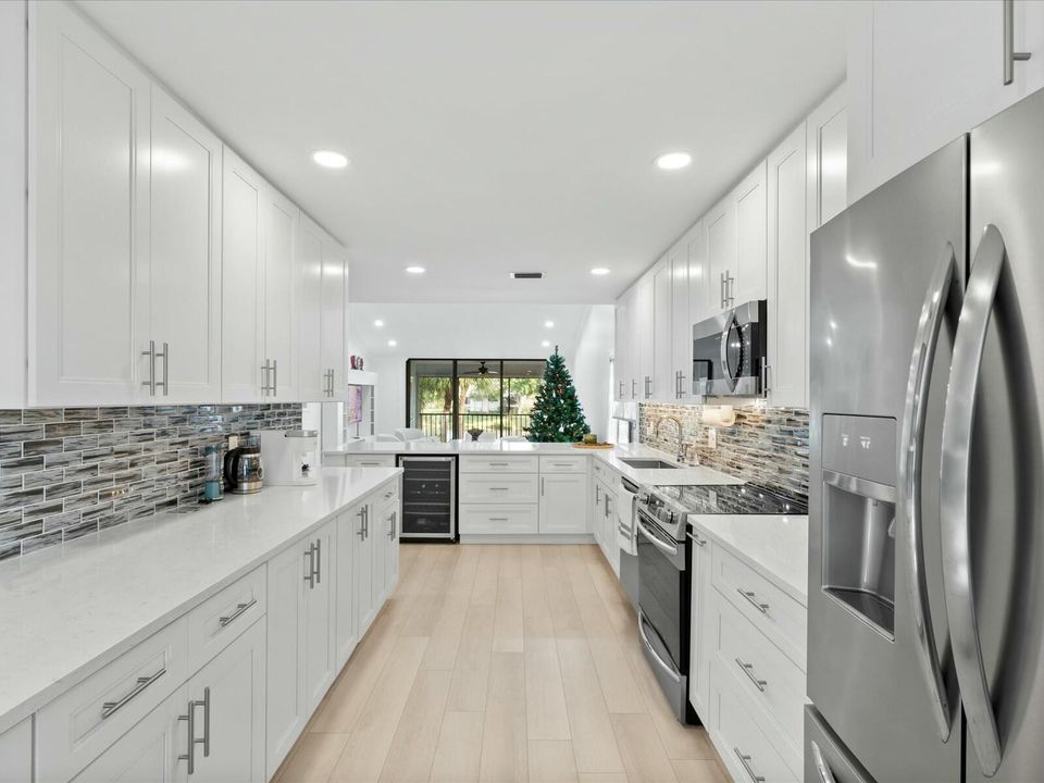 For Sale: $240,000 (2 beds, 2 baths, 1572 Square Feet)