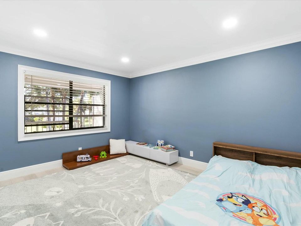 For Sale: $240,000 (2 beds, 2 baths, 1572 Square Feet)