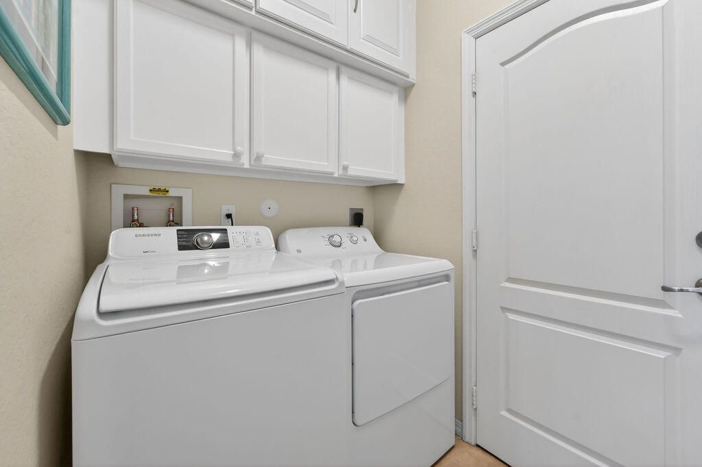 На продажу: $409,900 (3 спален, 2 ванн, 2031 Квадратных фут)