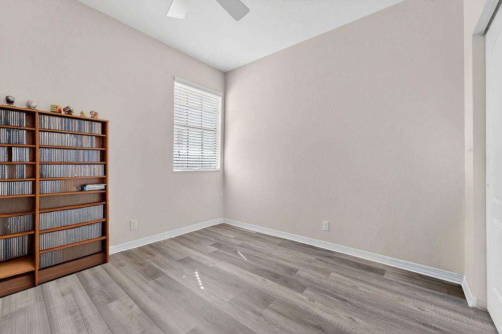 На продажу: $409,900 (3 спален, 2 ванн, 2031 Квадратных фут)