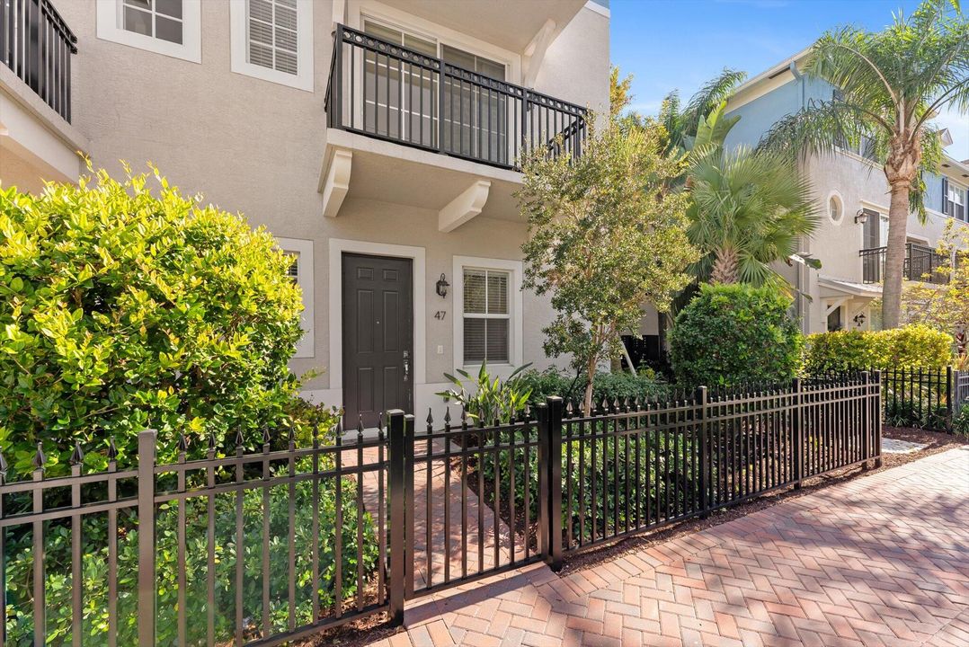 For Rent: $6,250 (3 beds, 3 baths, 1935 Square Feet)