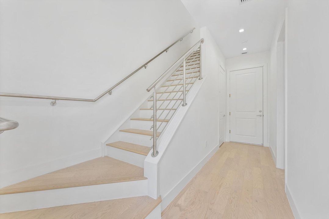 For Rent: $6,250 (3 beds, 3 baths, 1935 Square Feet)