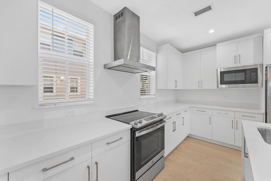 For Rent: $6,250 (3 beds, 3 baths, 1935 Square Feet)