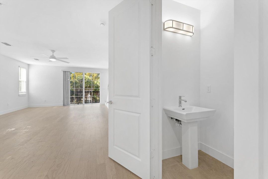 For Rent: $6,250 (3 beds, 3 baths, 1935 Square Feet)