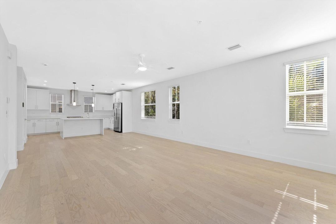 For Rent: $6,250 (3 beds, 3 baths, 1935 Square Feet)