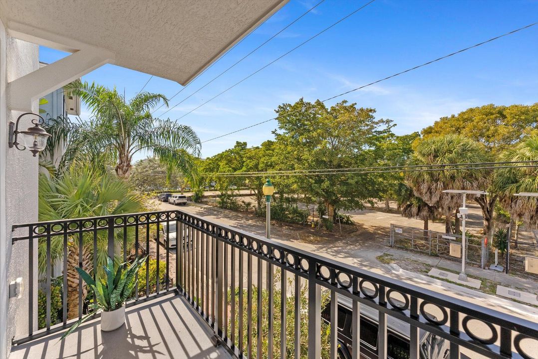 For Rent: $6,250 (3 beds, 3 baths, 1935 Square Feet)