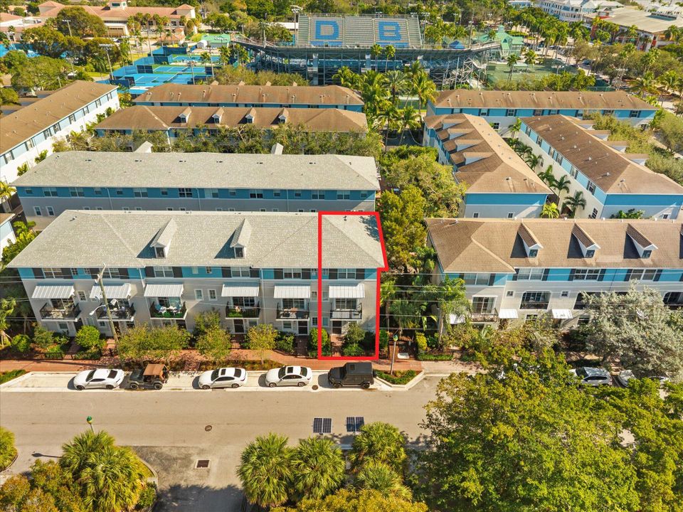 For Rent: $6,250 (3 beds, 3 baths, 1935 Square Feet)