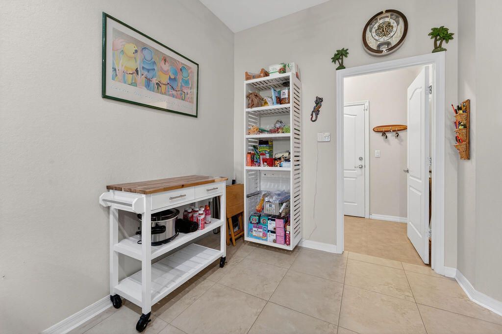 На продажу: $409,900 (3 спален, 2 ванн, 2031 Квадратных фут)