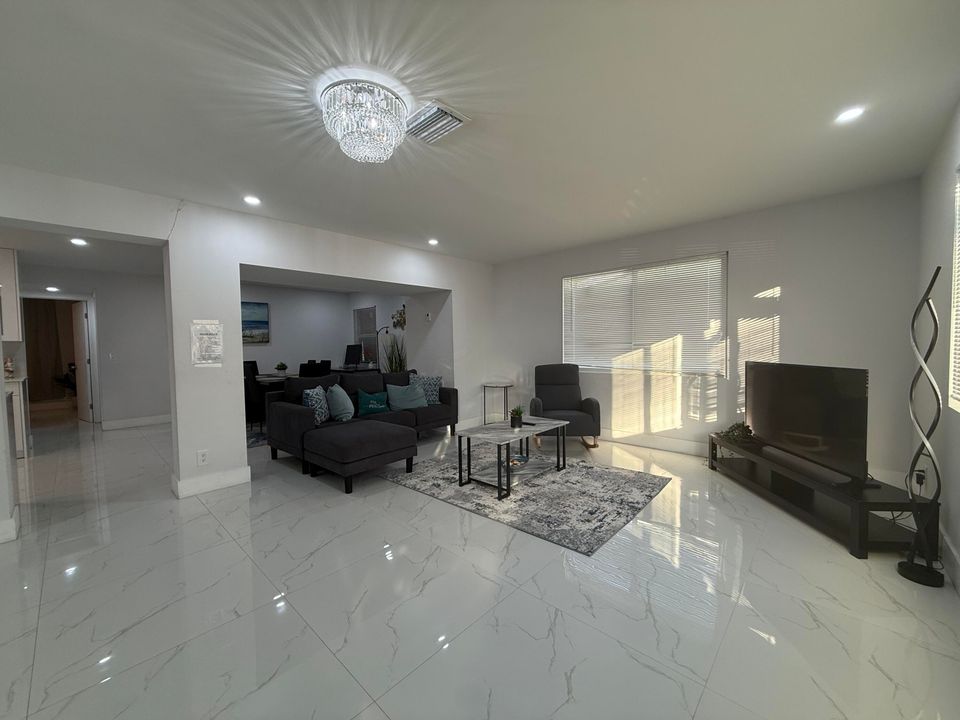 В аренду: $3,850 (3 спален, 2 ванн, 1470 Квадратных фут)