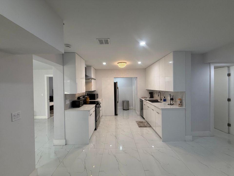 В аренду: $3,850 (3 спален, 2 ванн, 1470 Квадратных фут)