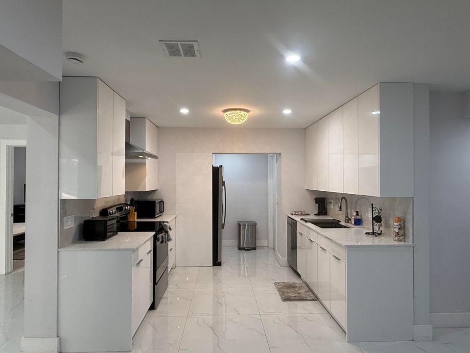 В аренду: $3,850 (3 спален, 2 ванн, 1470 Квадратных фут)