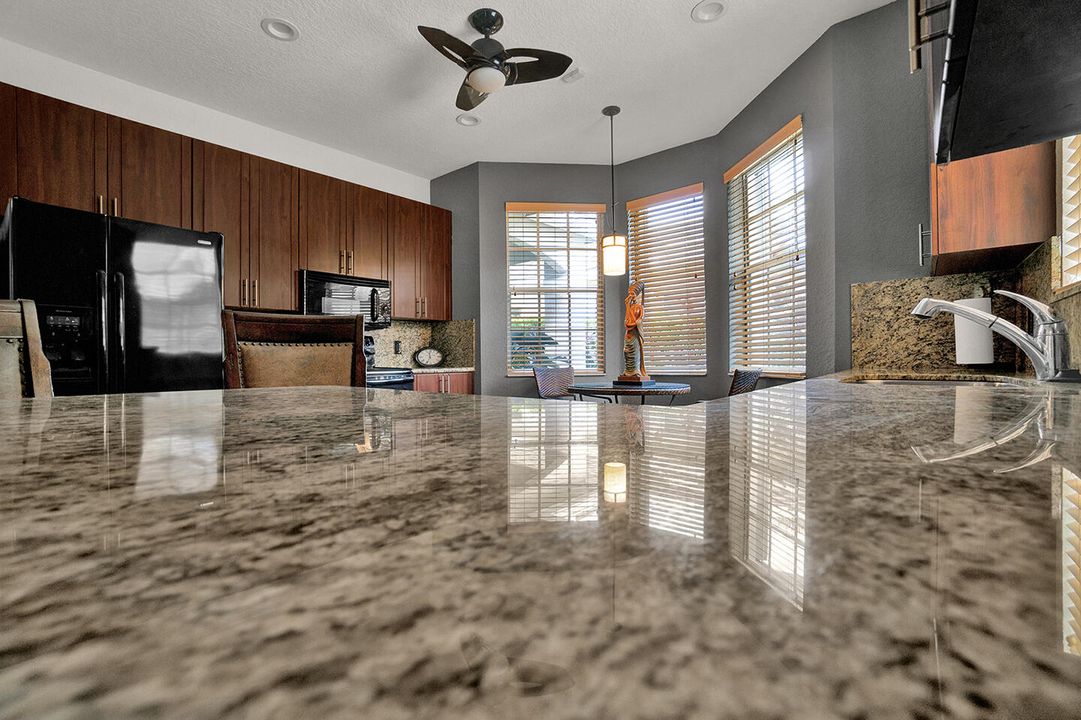 待售: $605,000 (2 贝兹, 2 浴室, 1566 平方英尺)